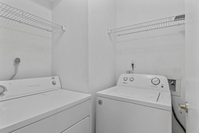 Building Photo - 3 Bed/2 Bath Pet Friendly, Virginia Tech