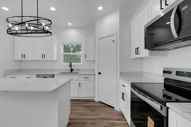 Building Photo - 106 Runnels St