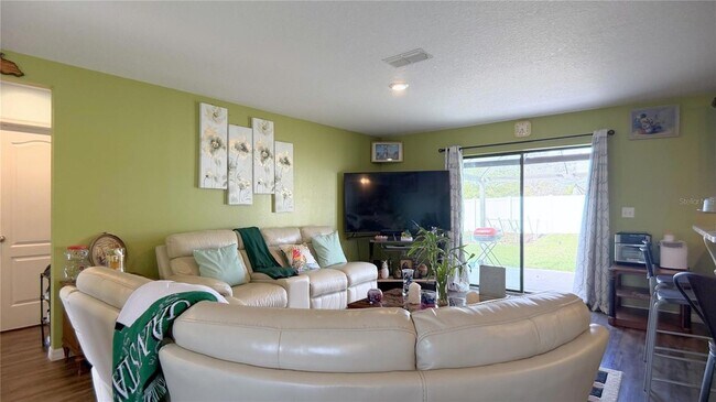 Building Photo - 35901 Joewood Ave