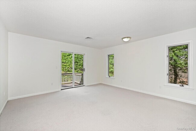 Building Photo - 750 C Heritage Hls