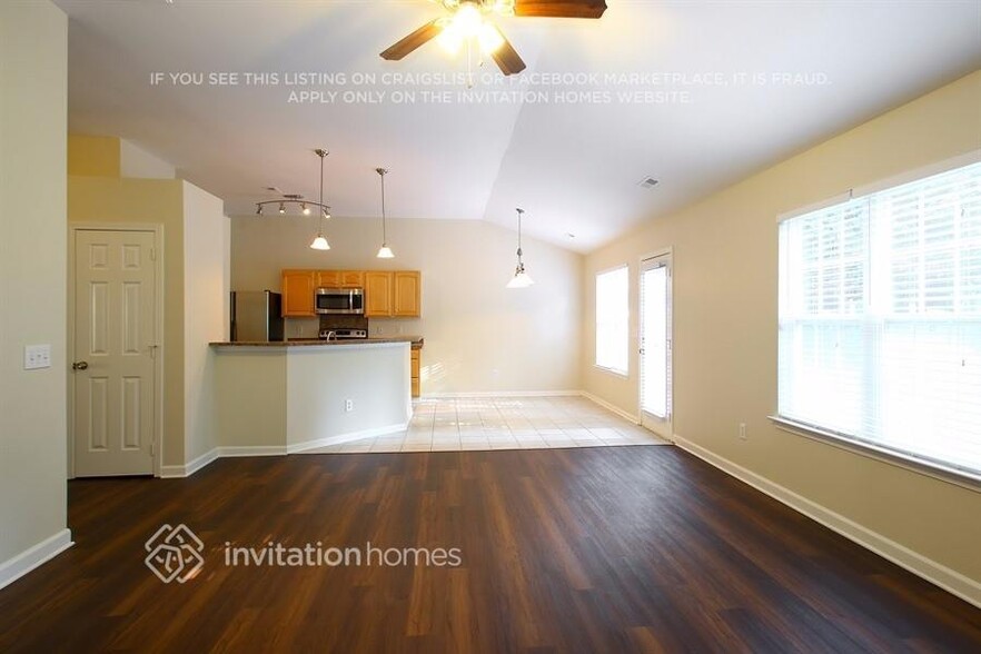 Building Photo - 17225 Commons Crossing Dr