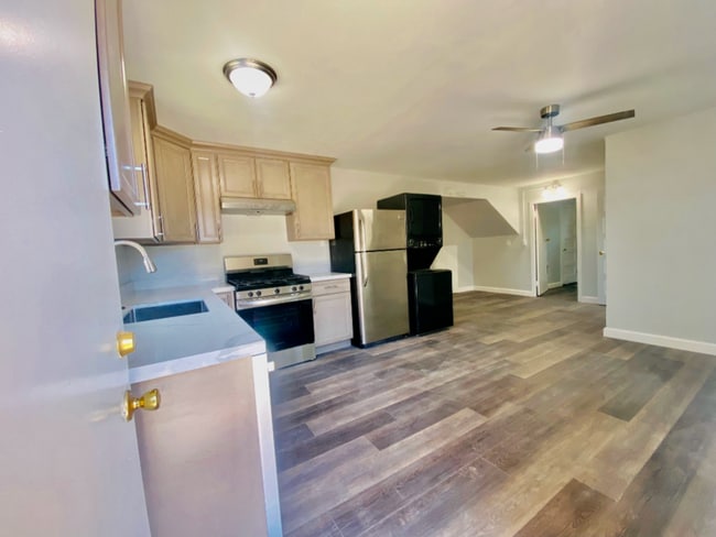 Building Photo - 1140 West St