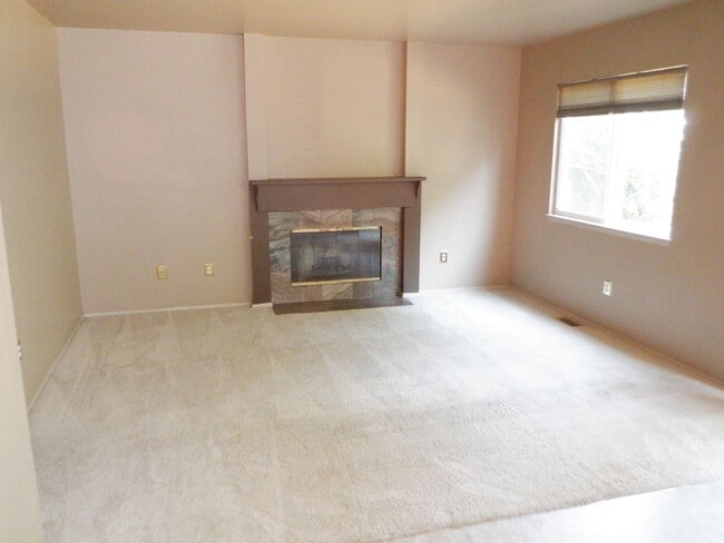 Building Photo - 5610 Mt Baker St SE