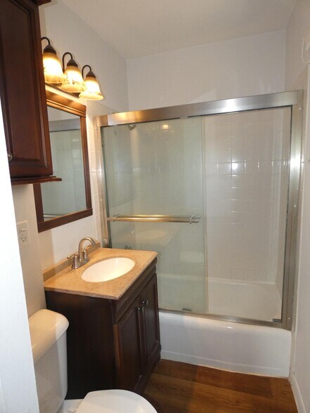 Building Photo - 1751 Summit St