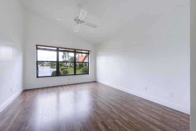Building Photo - 2843 SW Mariposa Cir