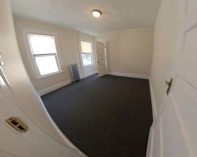 Building Photo - 11 Banks St