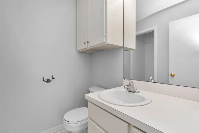 Building Photo - 2347 Sheridan St