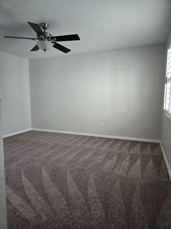 Building Photo - Avalon Park: 3 Bedroom, 2.5 Bath, 2 Car Garage Townhome