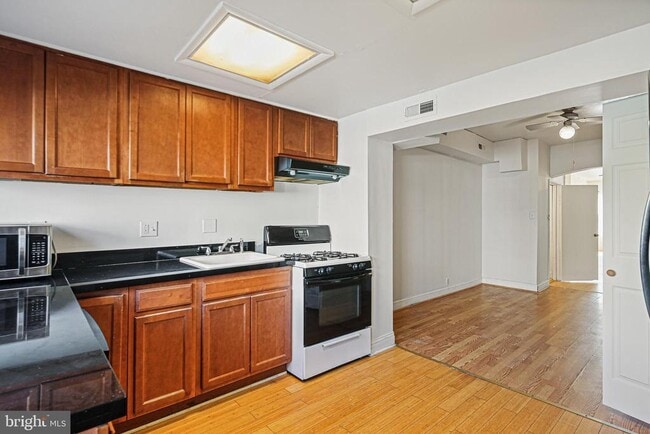 Building Photo - 208 S East Ave