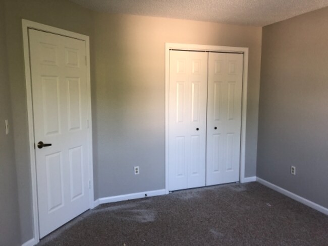 Building Photo - 13098 Sterling Cmns