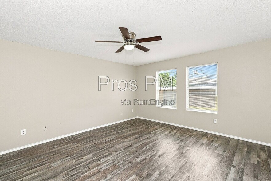 Building Photo - 5013 Waterford Dr