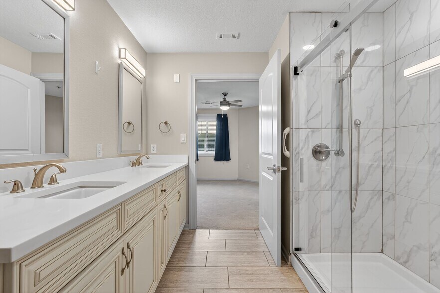 Building Photo - 2900 NE Kendallwood Pkwy