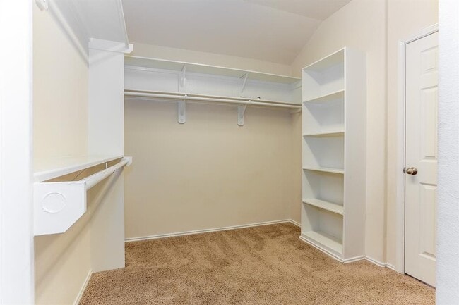 Building Photo - 28639 Lockeridge View Dr