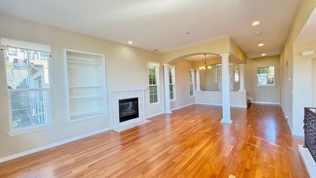 Building Photo - Spacious Four Bedroom Sequoyah Home