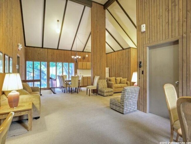 Building Photo - Foothill Condo