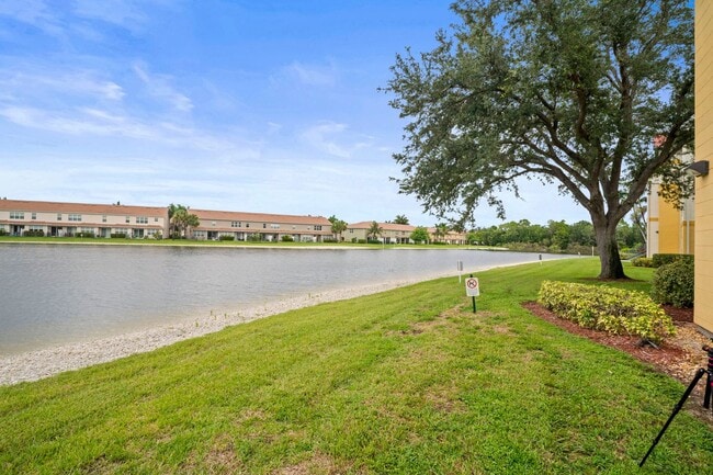 Building Photo - Stunning 2-bedroom, 2-bathroom, Gated comm...