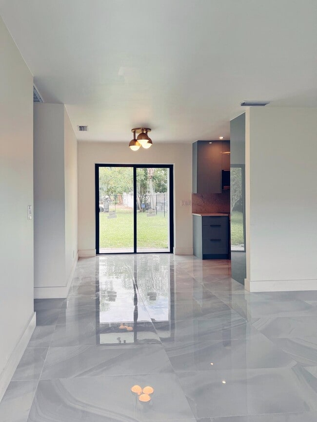 Building Photo - 9287 Sunrise Dr