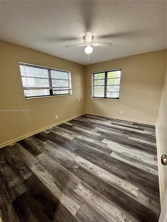 Building Photo - $3,000MONTHLY;1608 S 19TH AVE #HOUSE HOLLY...
