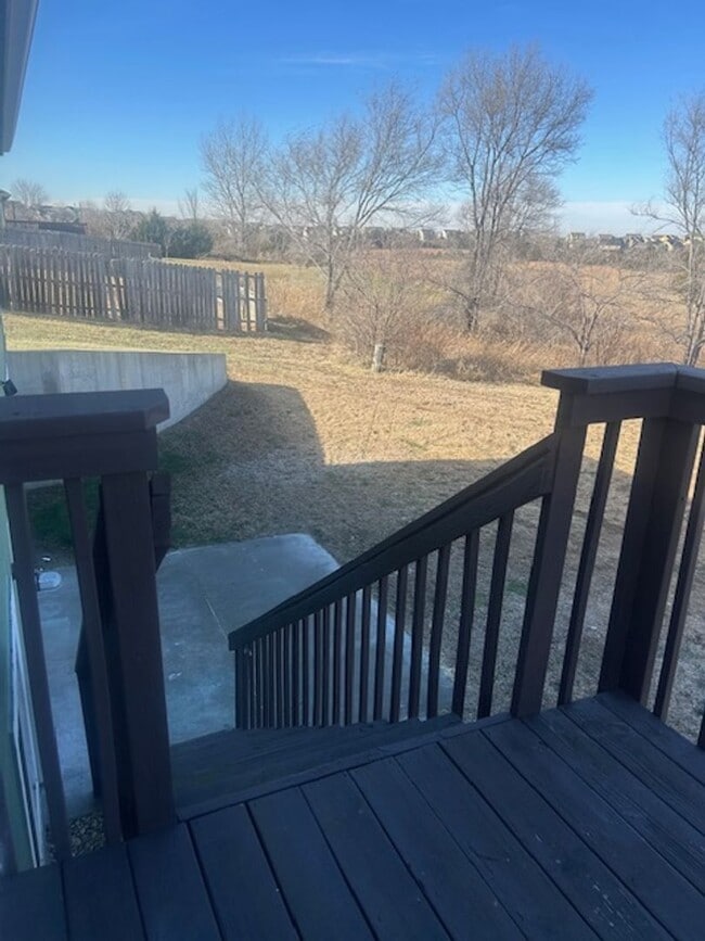 Building Photo - Beautiful 5 Bedroom Home!