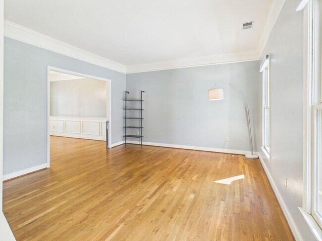 Building Photo - 6118 Walnut Landing Way