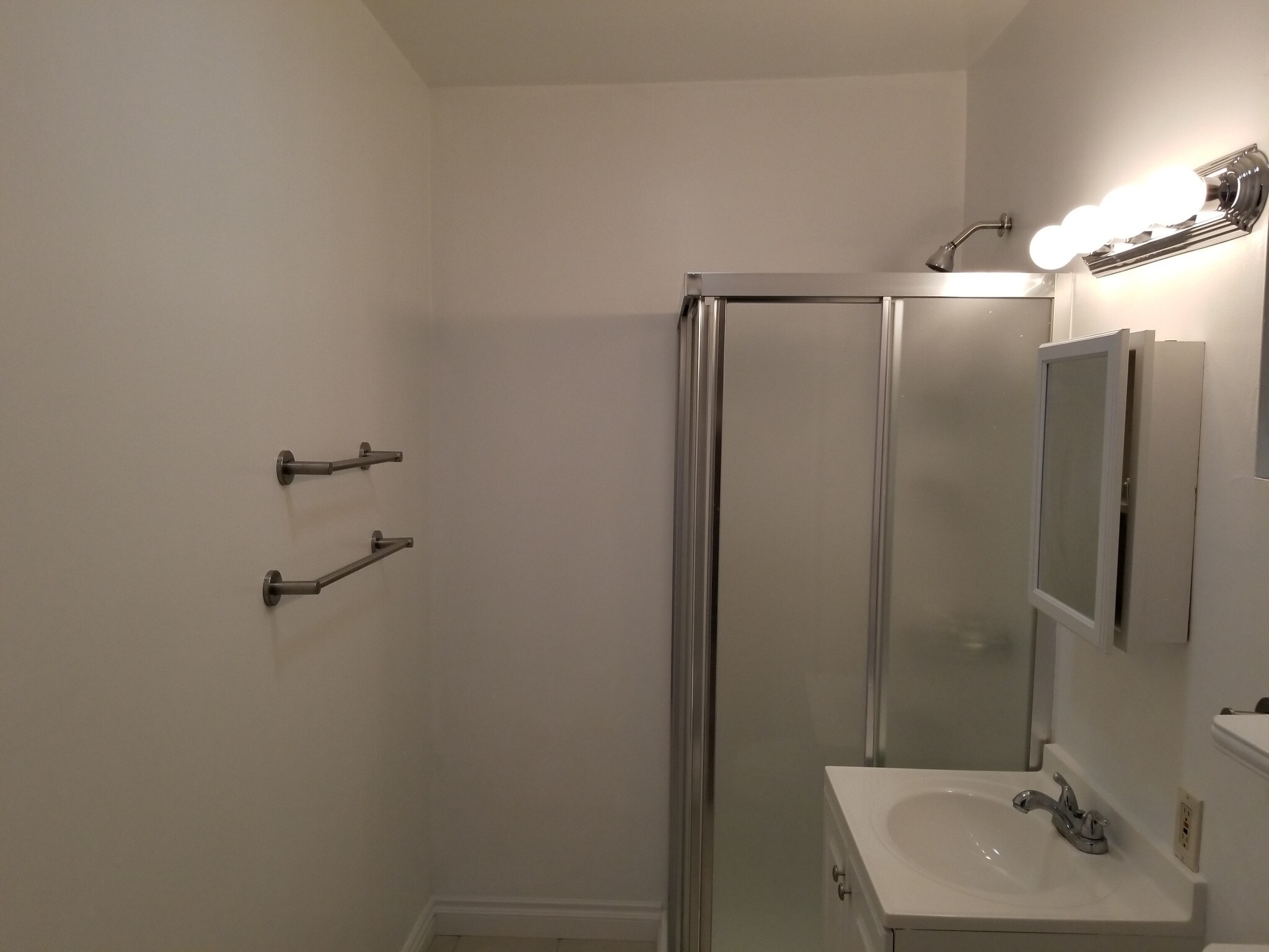 Refurbished bathroom - 1914 Granville Ave