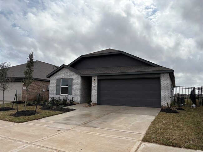 Building Photo - 27515 Village Cir Dr