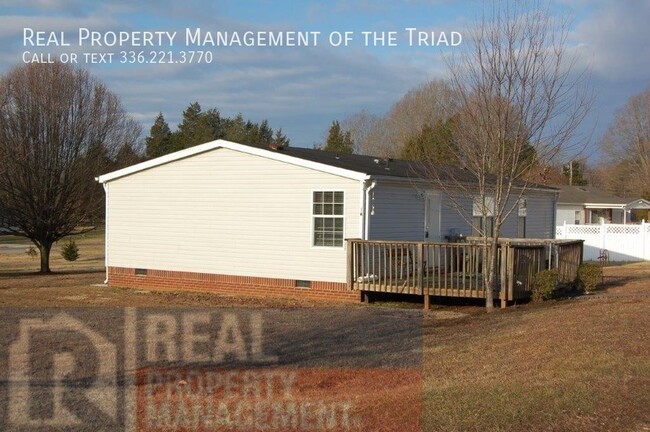 Building Photo - *Davidson County* 3 Bedroom 2 Bathroom Ran...