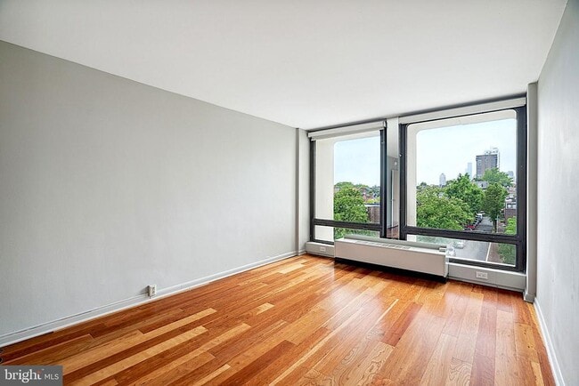 Building Photo - 220 Locust St