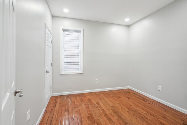 Building Photo - 96 S 12th St