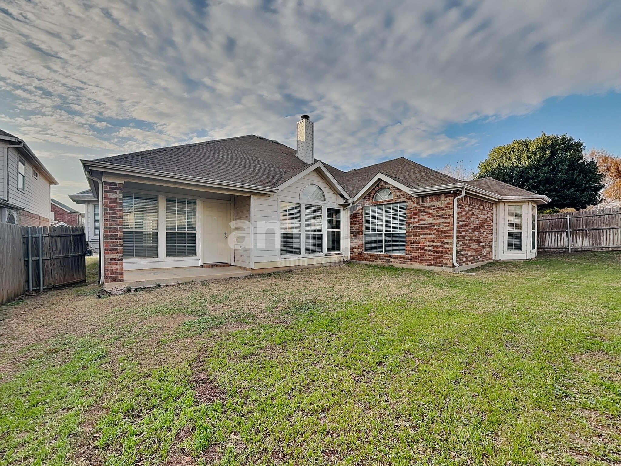 Building Photo - 7441 Sweet Meadows Dr