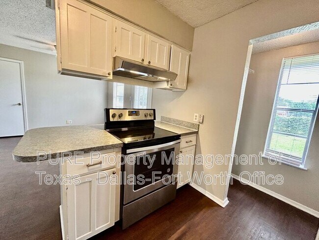 Building Photo - 3505 Biscay Dr