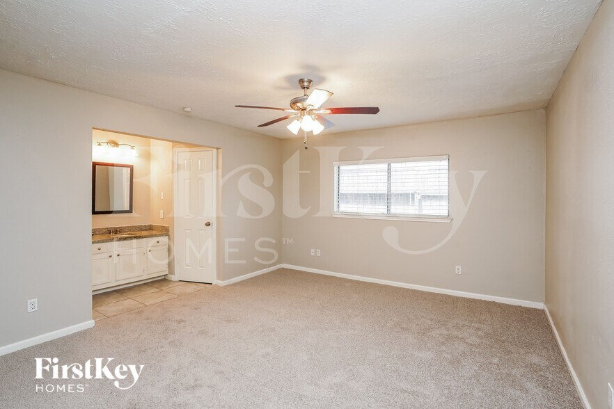 Building Photo - 17927 Lake Manor Dr
