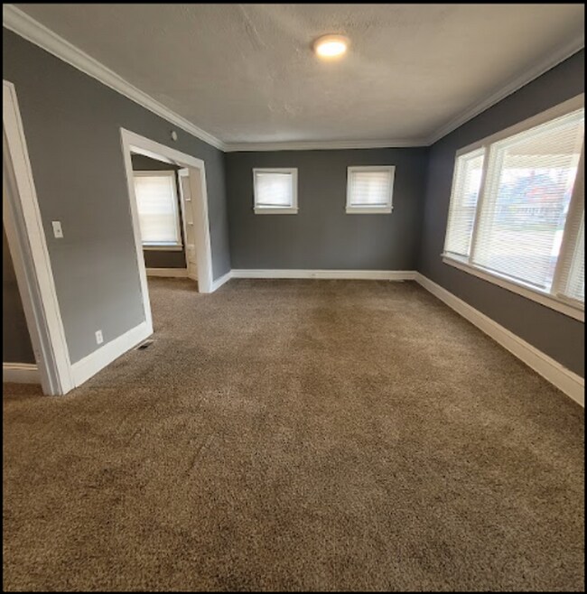 Building Photo - Single Family Home 4  beds 1.5 bath FOR RENT!
