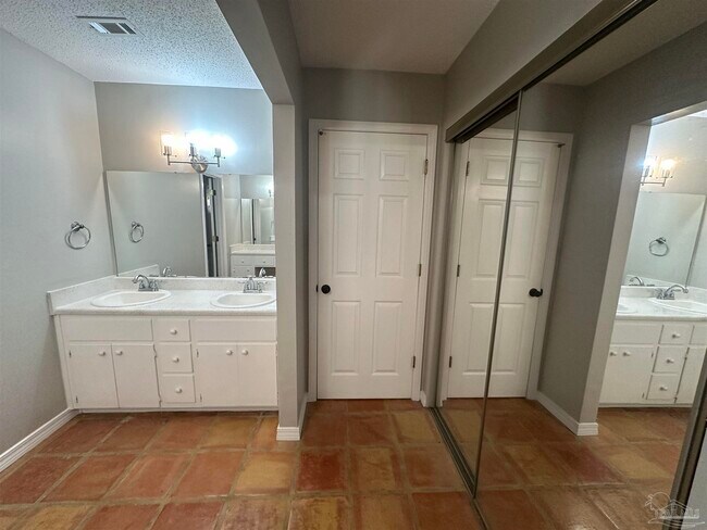 Building Photo - 3202 Swan Ln