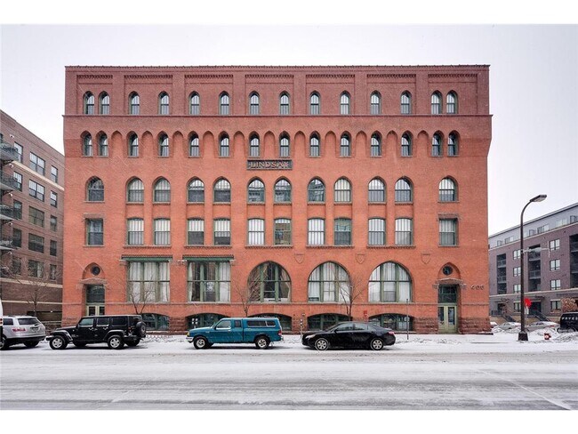 Building Photo - 400 N 1st St