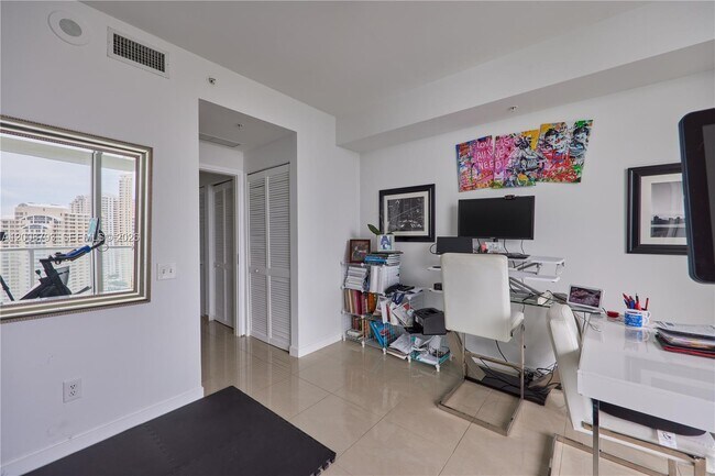 Building Photo - 300 S Biscayne Blvd