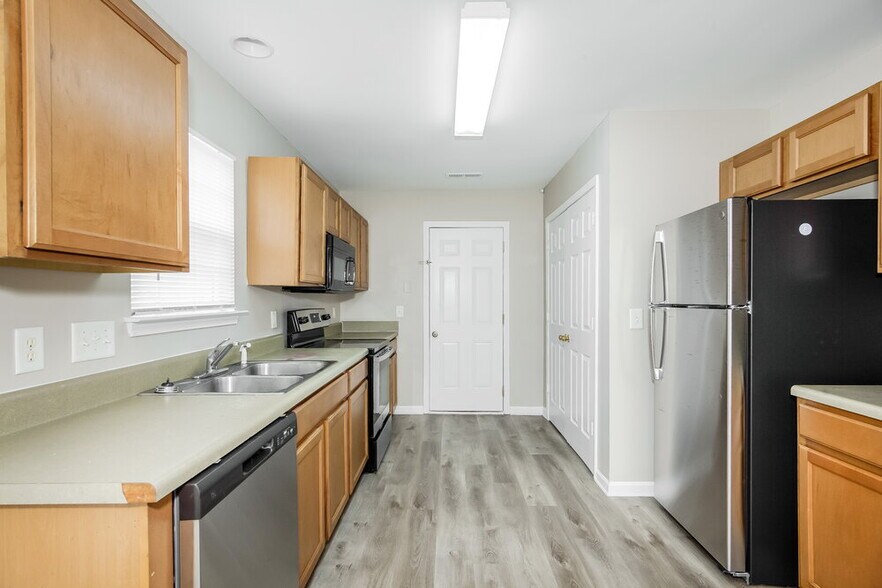 Building Photo - 407 Chelton Oaks Dr