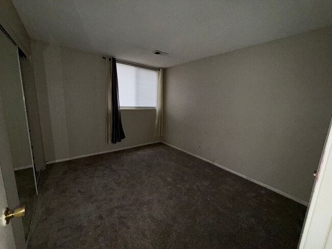 Building Photo - Spinnaker Run Condo