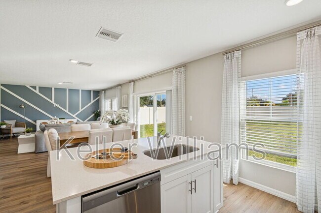 Building Photo - 601 Ambleside Dr