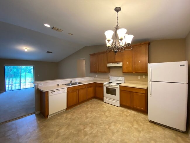 Building Photo - Desirable SW Ocala Neighborhood 3/2/2 **Wo...