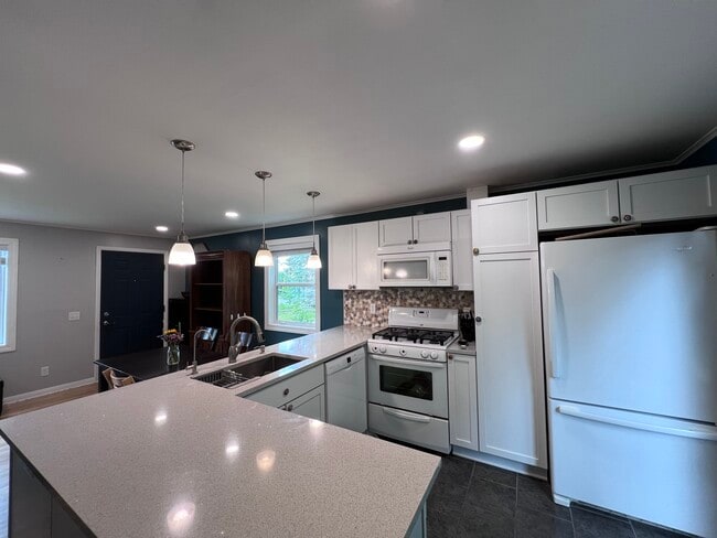 Building Photo - 3505 Prairie Ave