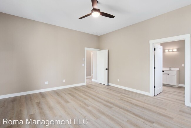 Building Photo - 425 W Lake Samish Dr