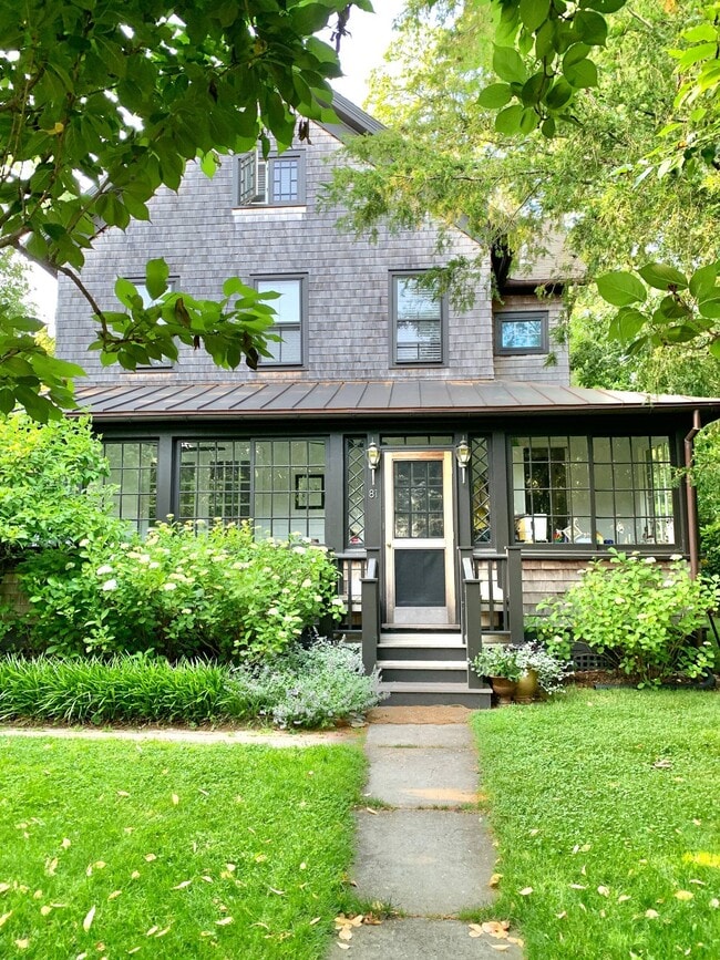 Building Photo - 81 Hampton St