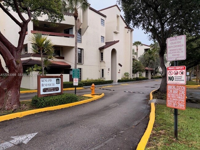 Building Photo - 9020 SW 125th Ave