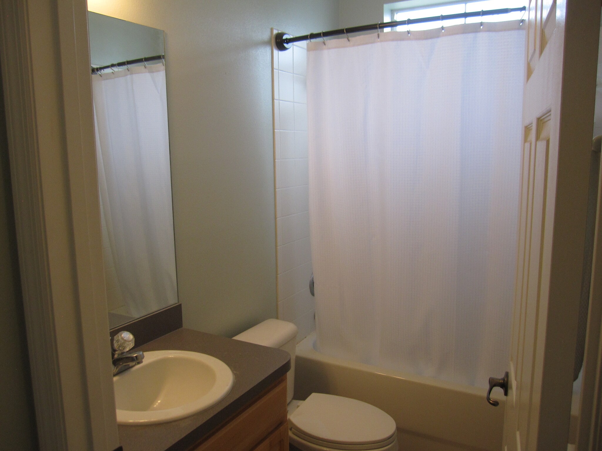 Hall Bath - 6144 Abbott Station Drive