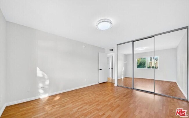 Building Photo - 5252 Coldwater Canyon Ave