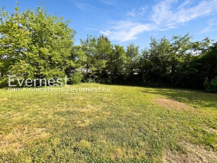 Building Photo - 811 Glade View Ct