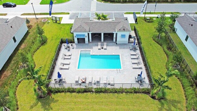 Building Photo - 5929 SE Sky Blue Cir
