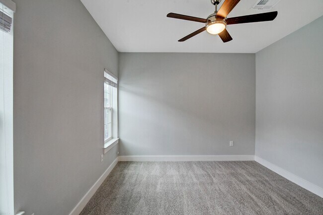 Building Photo - 28325 Birnham Woods Dr