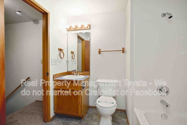 Building Photo - 2421 Bickford Ave